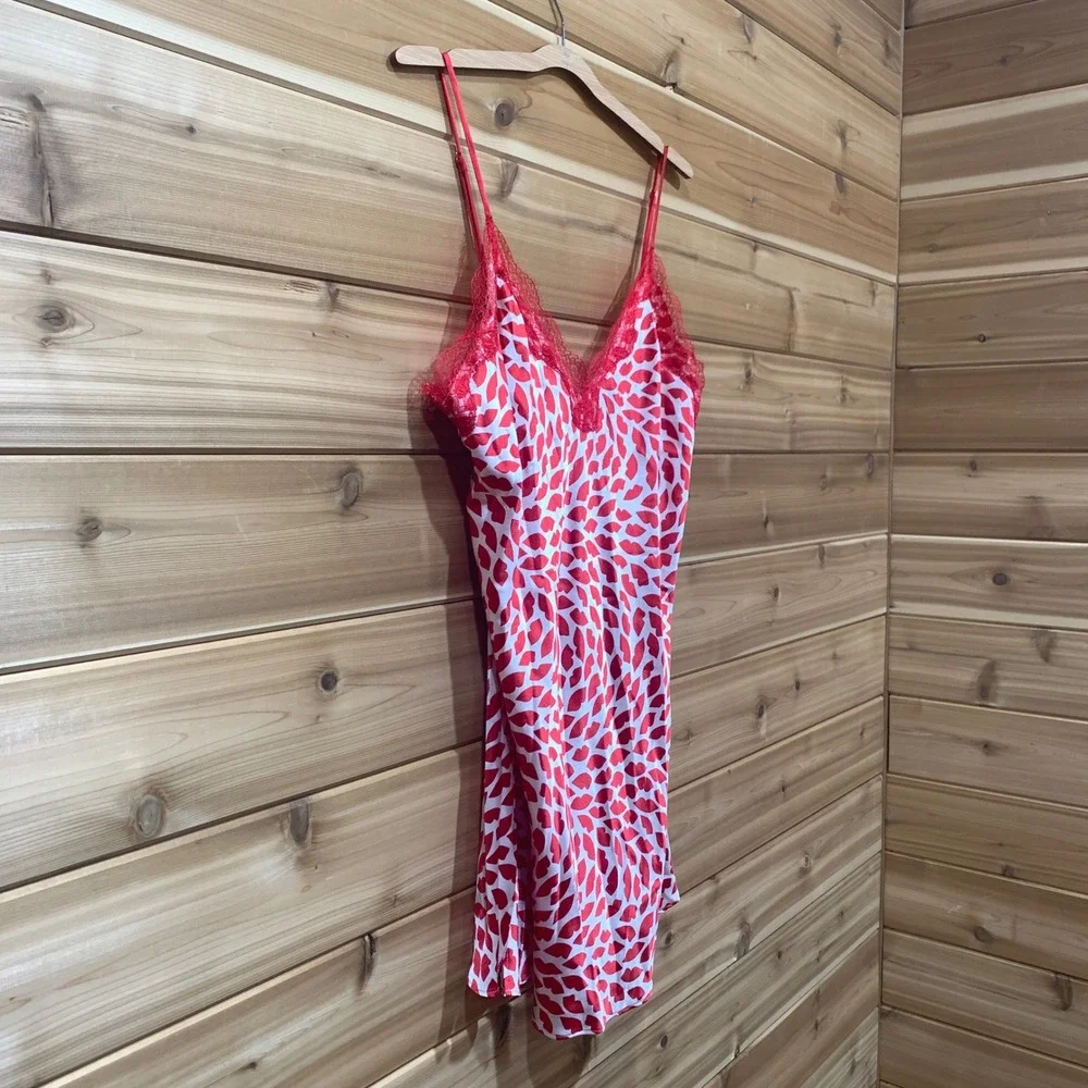 Victoria's Secret Cami Babydoll Slip Red Lips Lace Trim Sleepwear Lingerie‎ M